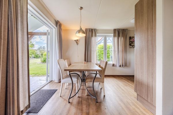 Eetkamer - Villa in Cadzand-Bad bij Noordzeestrand in Cadzand-Bad (3)