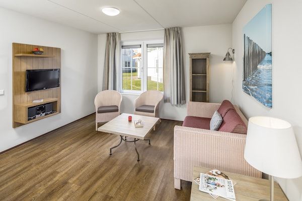 Woonkamer - Villa in Cadzand-Bad bij Noordzeestrand in Cadzand-Bad (2)