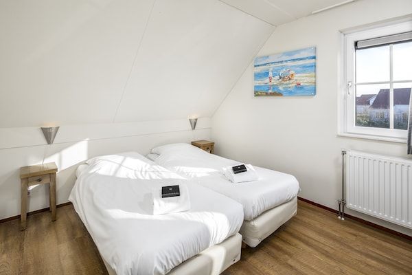 Slaapkamer - Villa in Cadzand-Bad bij Noordzeestrand in Cadzand-Bad (4)