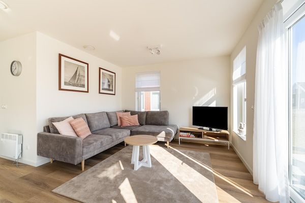 Woonkamer - Vakantiehuis met veel privacy in Simonshaven (2)