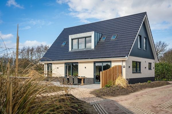 Buitenkant - Vakantiehuis op Texel met eigen terras in De Cocksdorp (2)