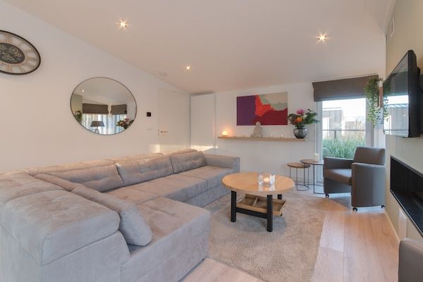 Woonkamer - Chalet in Zeeland bij Bosrand in Wemeldinge (2)