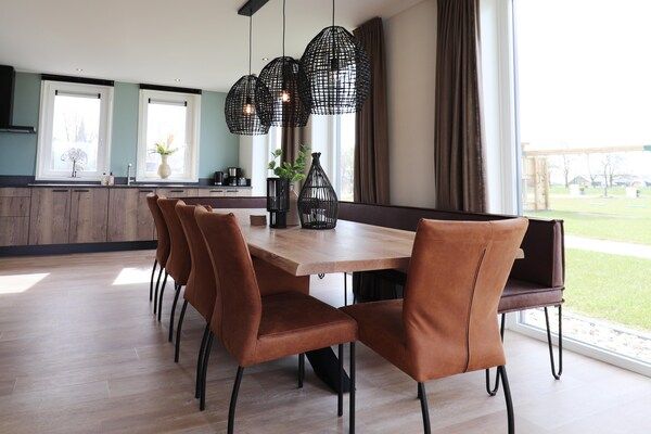 Eetkamer - Villa in Leons met Friese charme in Leons (2)