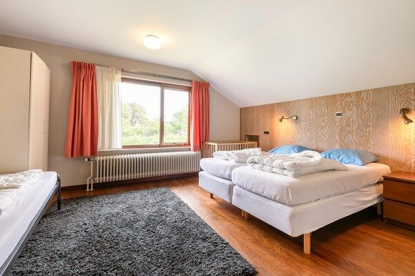 Slaapkamer - Ruime villa met privébioscoop, wellness in Herpen (3)