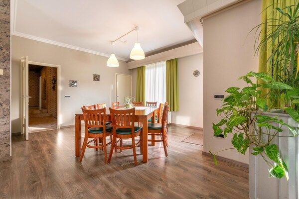 Eetkamer - Ruime villa met privébioscoop, wellness in Herpen (2)