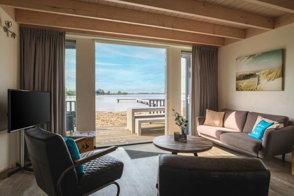 Woonkamer - Vakantiehuis met tuin nabij Tjeukermeer in Langelille (2)
