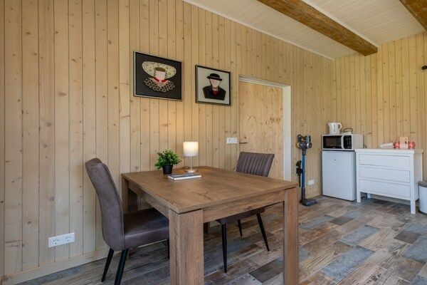 Eetkamer - Vakantiehuis in Koudekerke bij Strand in Koudekerke (3)