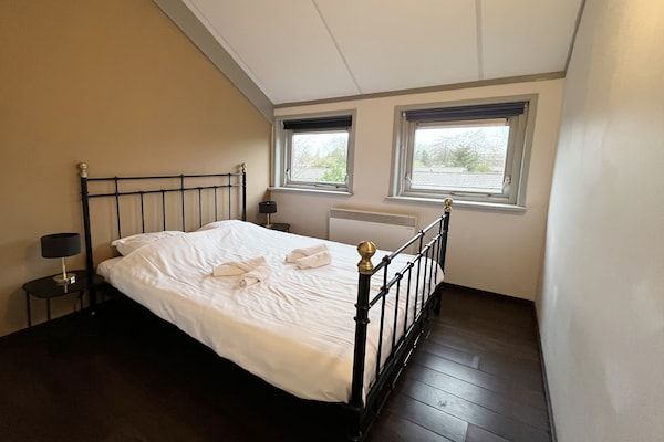 Slaapkamer - Vakantiehuis in Grou bij Friese Meren in Grou (4)