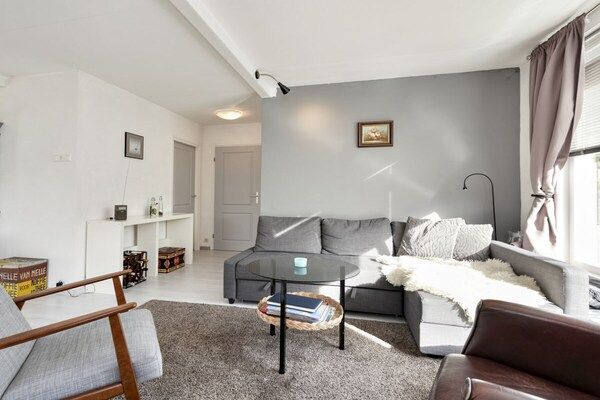 Woonkamer - Huijsmans Verhuur Type C Plus Alexanderpark 10 in Ouddorp (3)