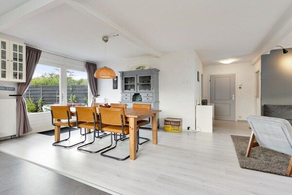 Eetkamer - Huijsmans Verhuur Type C Plus Alexanderpark 10 in Ouddorp (4)