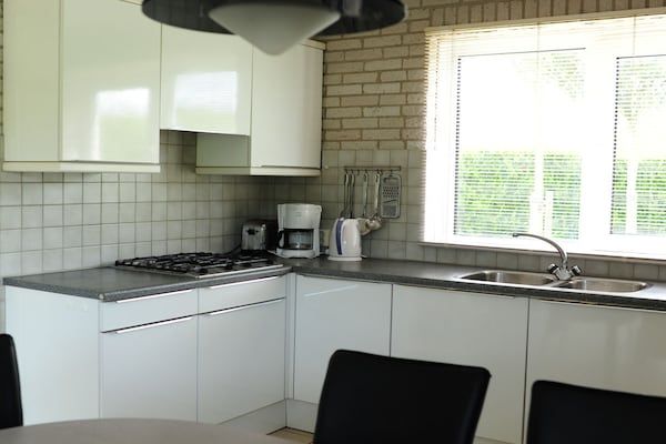 Keuken - Huijsmansverhuur Type B de Luxe Grevelingen 18 in Ouddorp (4)