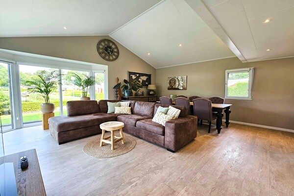 Woonkamer - Bamboe Vakantiehuis op de Veluwe in Voorthuizen (3)
