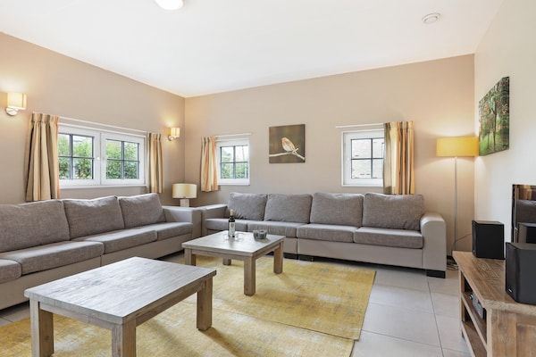Woonkamer - Comfort aan zee met tuin in Nieuwvliet (2)