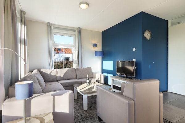 Woonkamer - Strandretraite met tuin in Nieuwvliet (2)