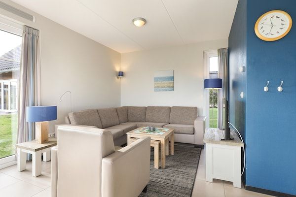 Woonkamer - Zeeuws Huis voor Alle Leeftijden in Nieuwvliet (2)