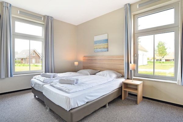 Slaapkamer - Saunaverblijf vlakbij de zee in Nieuwvliet (3)