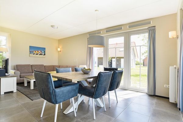Woonkamer - Saunaverblijf vlakbij de zee in Nieuwvliet (5)