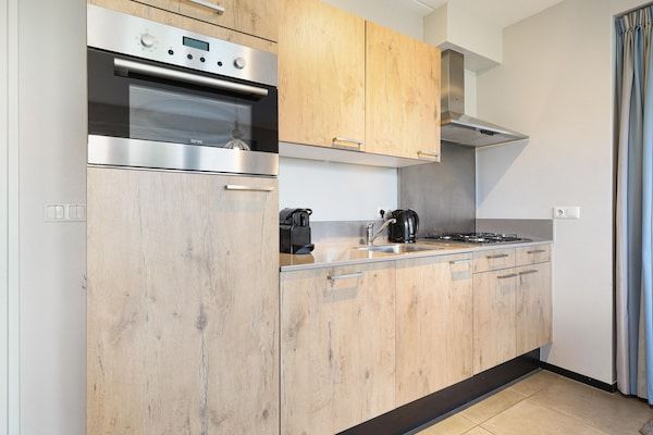 Keuken - Saunaverblijf vlakbij de zee in Nieuwvliet (4)