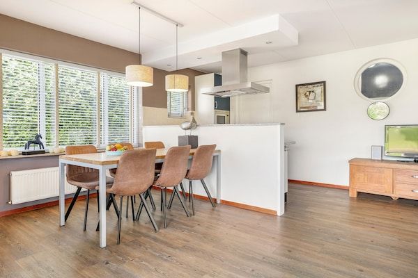 Woonkamer - Villa aan het water nabij Groningen in Midlaren (2)