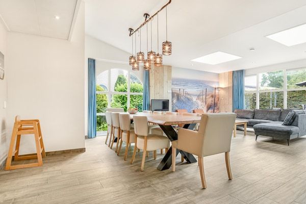 Woonkamer - Vakantiehuis bij Grevelingenmeer met Sauna in Brouwershaven (5)