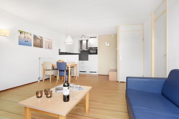 Woonkamer - Appartement bij Grevelingenmeer Brouwershaven in Brouwershaven (3)
