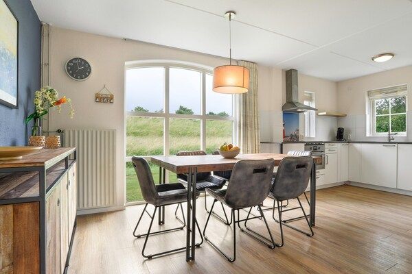 Keuken - Gezellig huis vlakbij het meer in Brouwershaven (5)