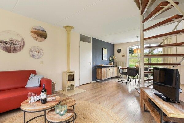 Woonkamer - Gezellig huis vlakbij het meer in Brouwershaven (4)