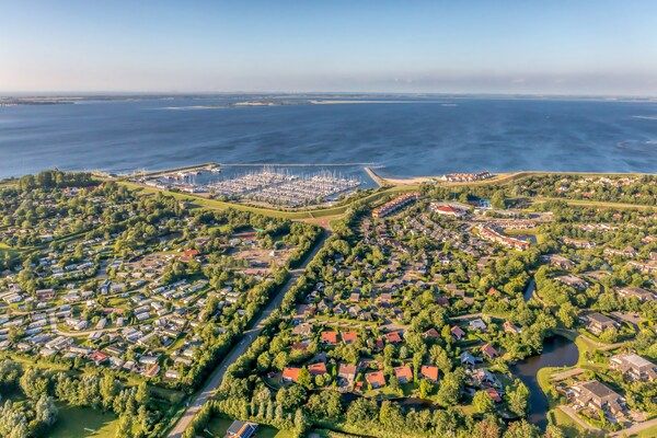 Buitenkant - Gezellig huis vlakbij het meer in Brouwershaven (2)