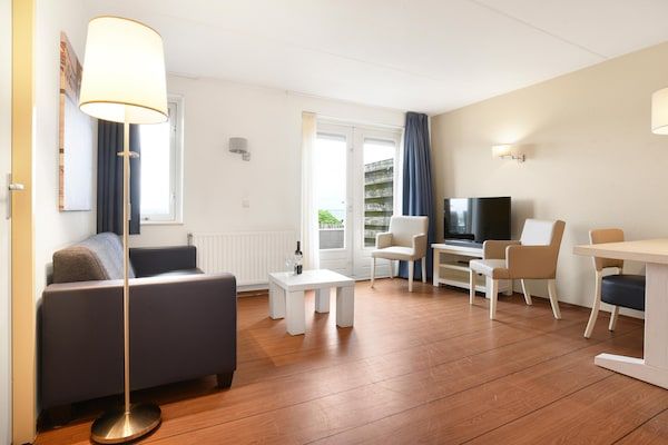 Woonkamer - Appartement in Brouwershaven bij Grevelingenmeer in Brouwershaven (5)