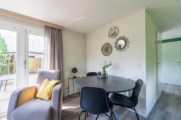 Eetkamer - Chalet in Stegeren bij heidevelden in Stegeren (4)