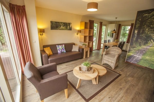 Woonkamer - Vakantiehuis in Diessen bij Groen Park in Diessen-Baarschot (4)