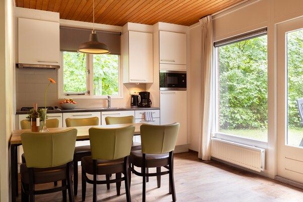 Keuken - Bungalow in Putten bij Veluwe Natuurpark in Putten (5)