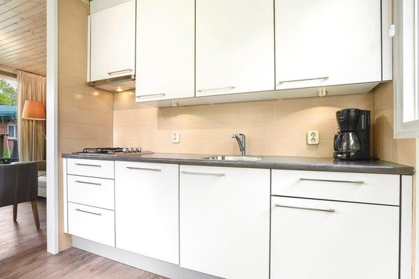 Keuken - Bungalow in Putten bij Veluwebos in Putten (5)