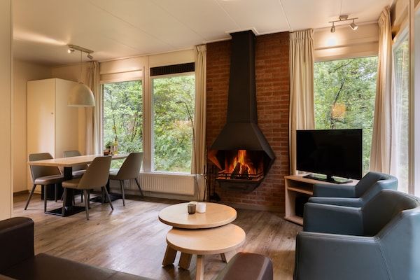 Woonkamer - Toegankelijke villa aan het meer in Putten (2)