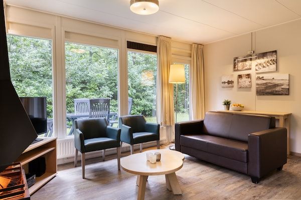 Woonkamer - Toegankelijke villa aan het meer in Putten (3)