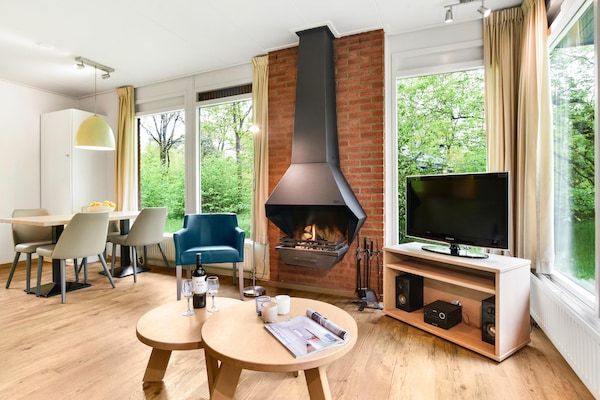 Woonkamer - Toegankelijke villa aan het meer in Putten (4)