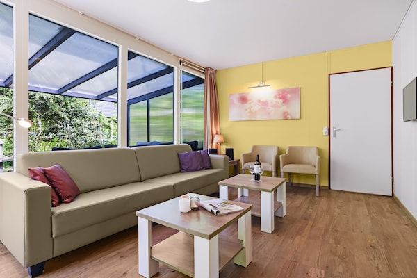 Woonkamer - Bungalow in Putten bij Veluwe Bossen in Putten (3)