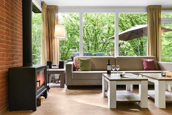 Woonkamer - Appartement in Nederland in Putten (3)