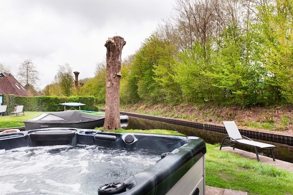 Voorzieningen - Bungalow in Friesland met Spa en Sloep in Earnewald (1)