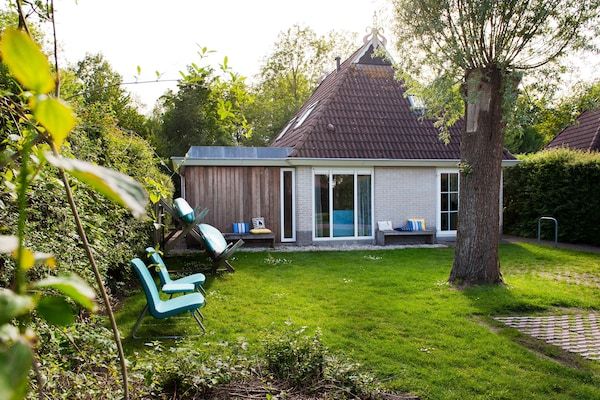 Tuin - Luxe huis bij De Alde Feanen Reserve in Earnewald (5)