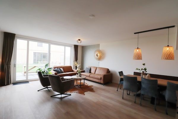 Woonkamer - Luxe villa aan het water in Leons (2)