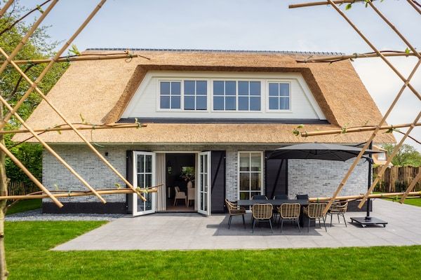 Buitenkant - Villa op Texel bij Strand en Bos in De Koog (1)