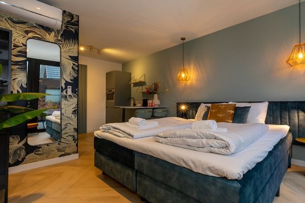 Slaapkamer - Romantisch uitje met tuin in Koudekerke (3)