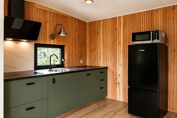 Keuken - Knus chalet in een rustige omgeving met vijver in Stegeren (3)