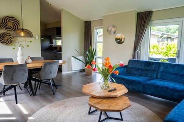 Woonkamer - Chalet bij Parkvijver in Nederland in Veldhoven (3)