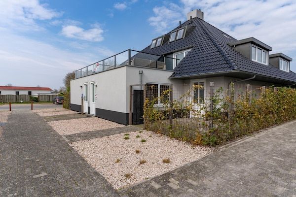 Buitenkant - Vakantiehuis in Sneek aan het water in Sneek (1)