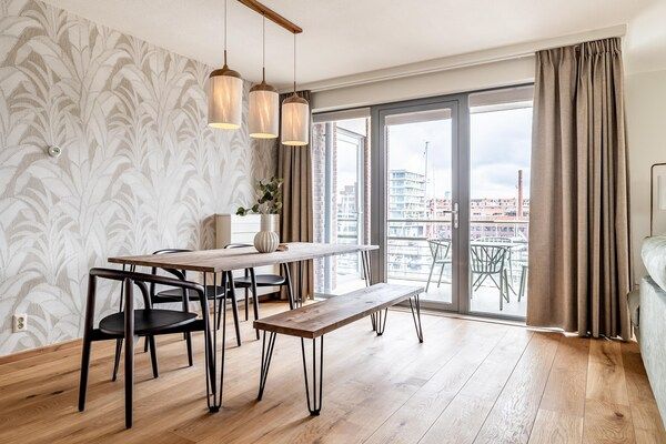 Eetkamer - Scheveningen Appartement Vlakbij het Strand in Scheveningen (2)