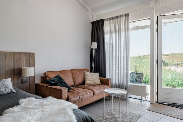 Woonkamer - Seaside Double Duyn Suites in Callantsoog (3)