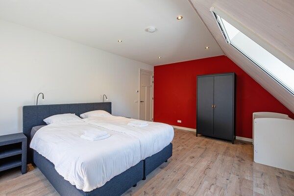 Slaapkamer - Villa op Texel bij Waddenzee & Vogelgebied in Oosterend (4)