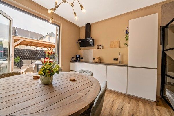 Keuken - Marmeren woning met spa, sauna in het stadscentrum in Valkenburg (2)